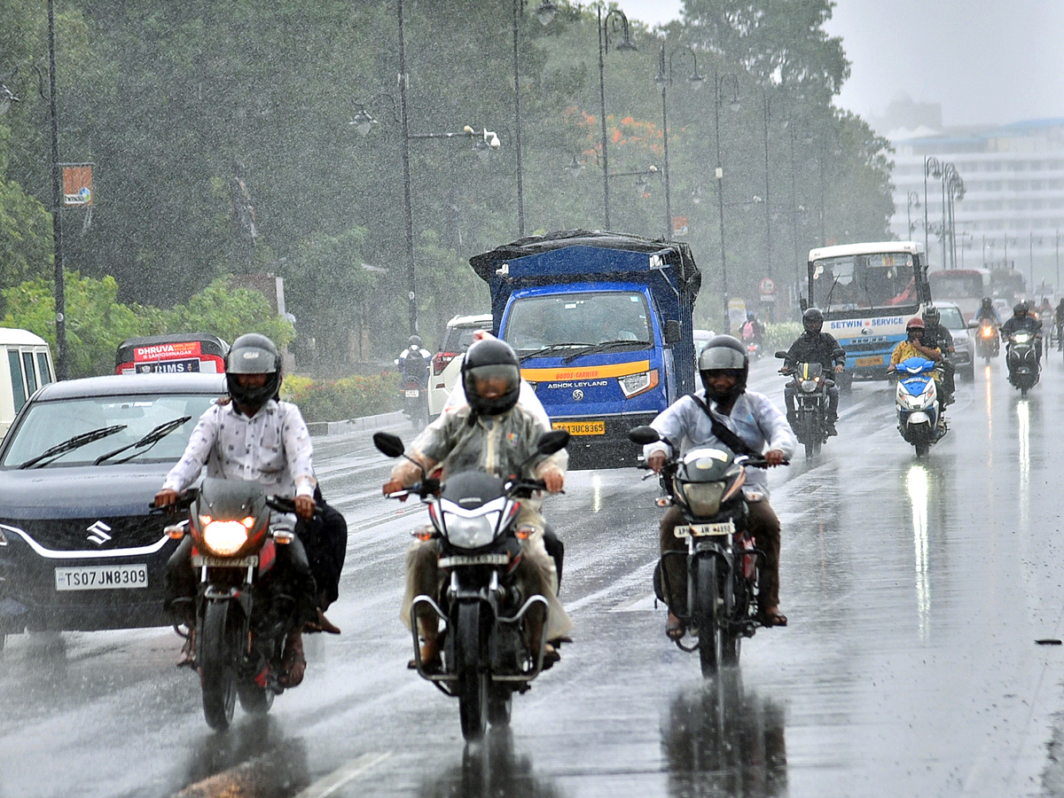 Heavy Rains Lashes Hyderabad Photos - Sakshi11