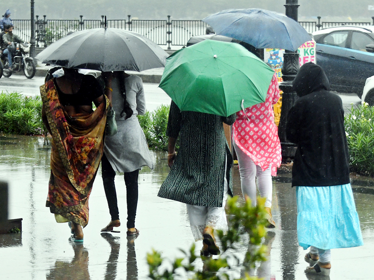 Heavy Rains Lashes Hyderabad Photos - Sakshi12