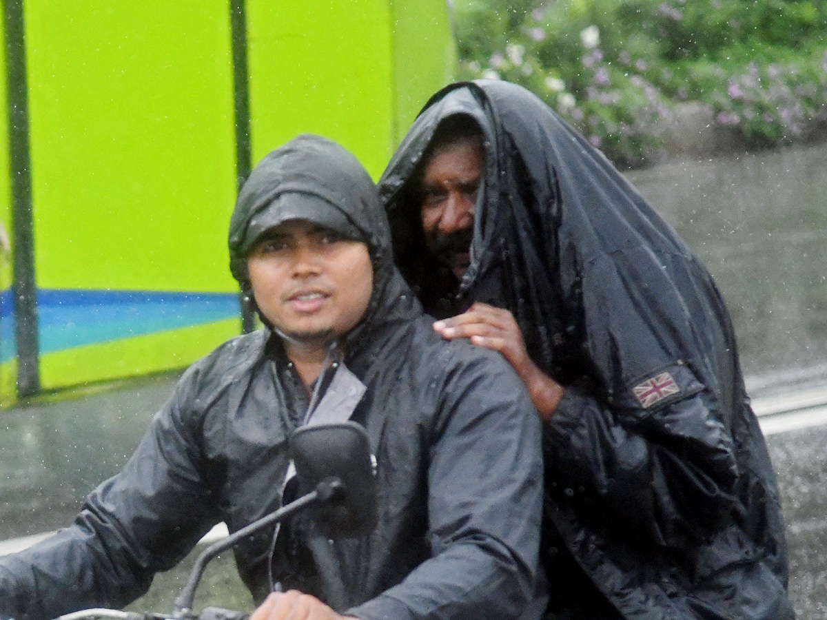 Heavy Rains Lashes Hyderabad Photos - Sakshi14