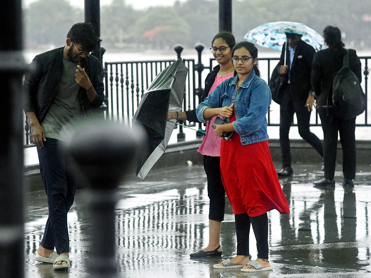 Heavy Rains Lashes Hyderabad Photos - Sakshi16