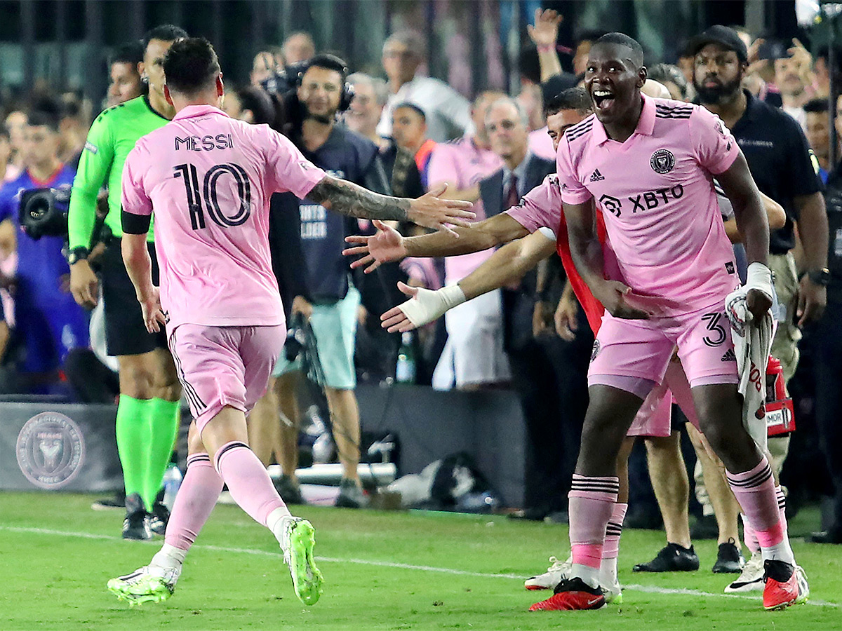 Lionel Messi Free Kick Goal In Debut Match For Inter Miami FC - Sakshi11