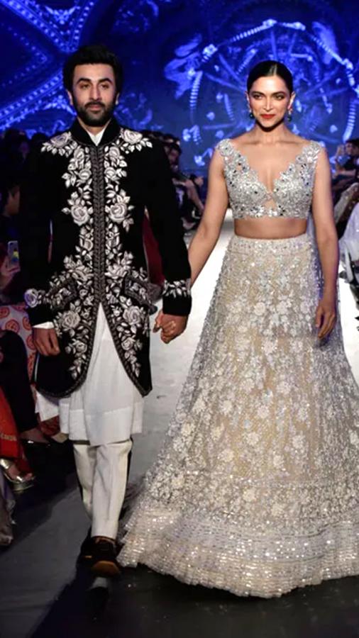 Deepika and Ranbir Kapoor at Manish Malhotra Mijwan 2018 Rare Photos - Sakshi9