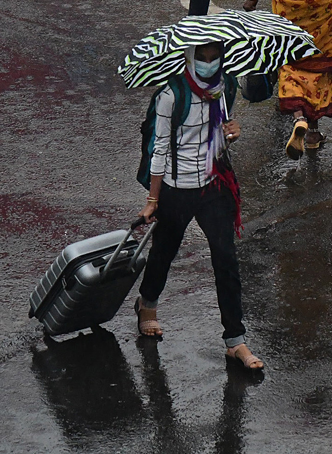 Heavy rains in Visakhapatnam Photos - Sakshi14