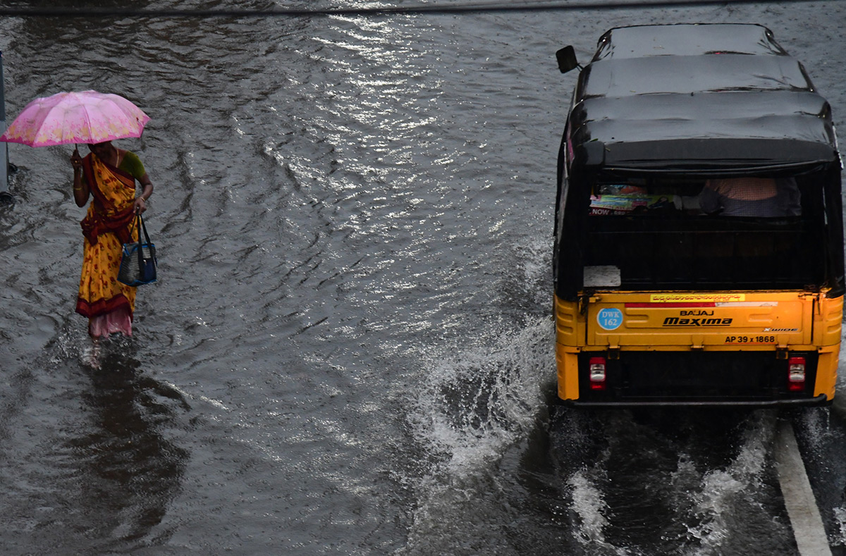 Heavy rains in Visakhapatnam Photos - Sakshi15