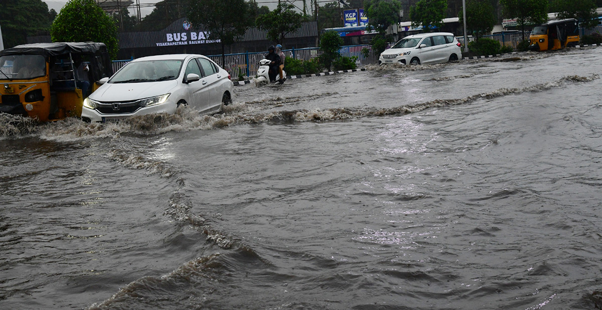 Heavy rains in Visakhapatnam Photos - Sakshi20