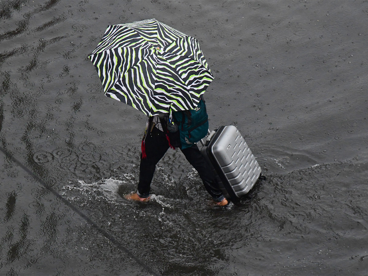 Heavy rains in Visakhapatnam Photos - Sakshi23