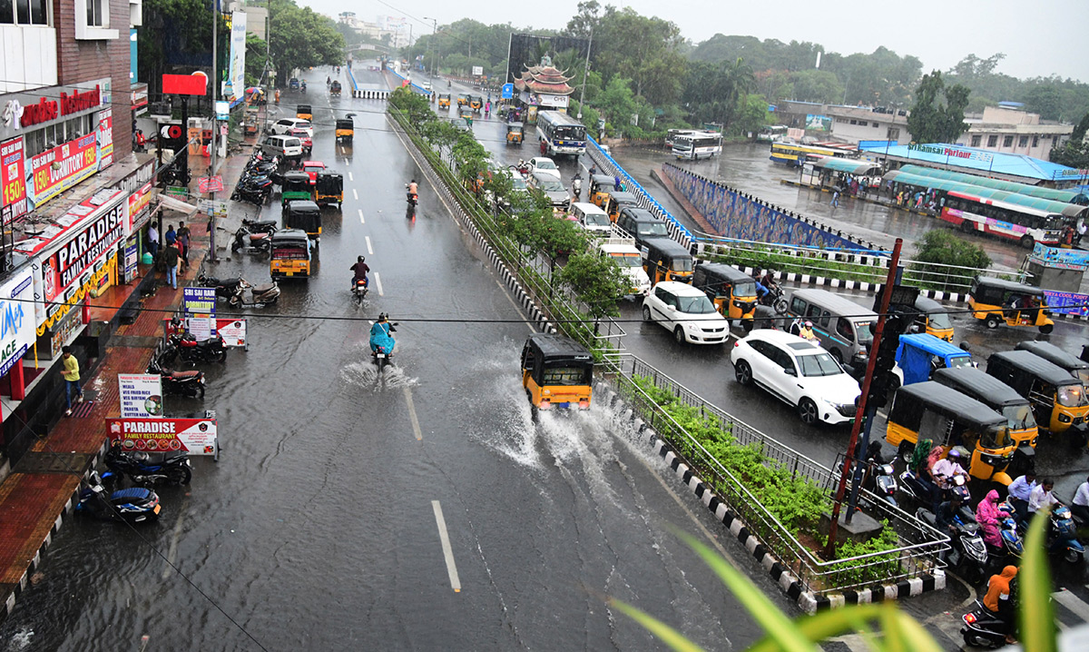 Heavy rains in Visakhapatnam Photos - Sakshi4