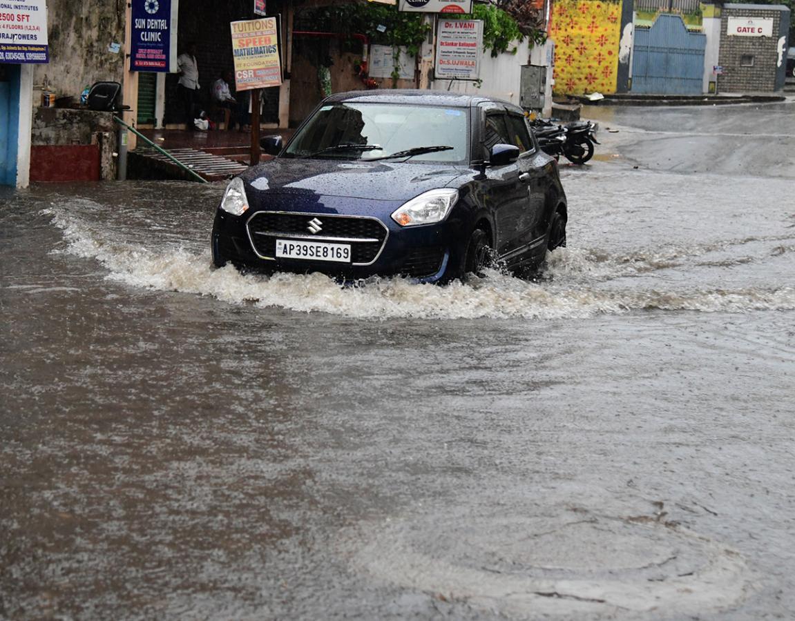 Heavy rains in Visakhapatnam Photos - Sakshi5