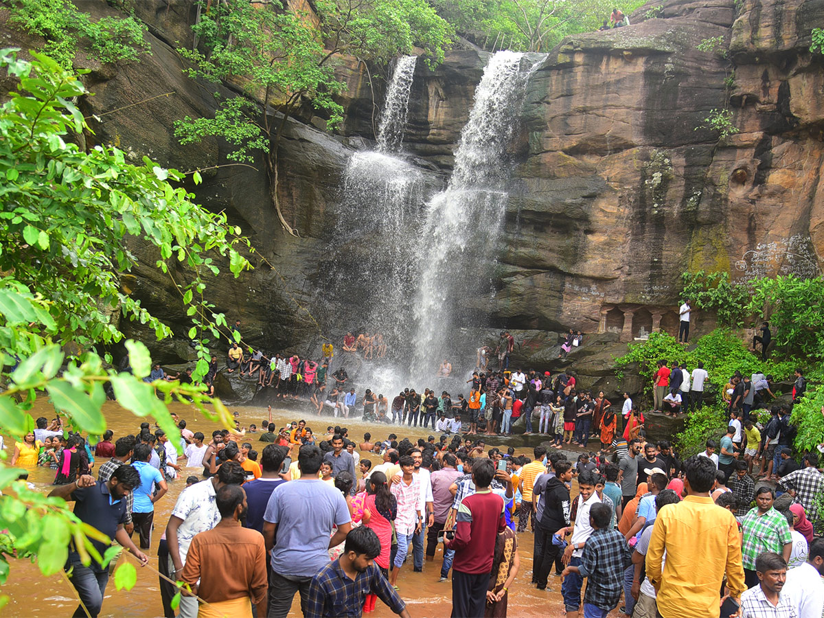 Sabitham Waterfalls Peddapalli Pics - Sakshi1