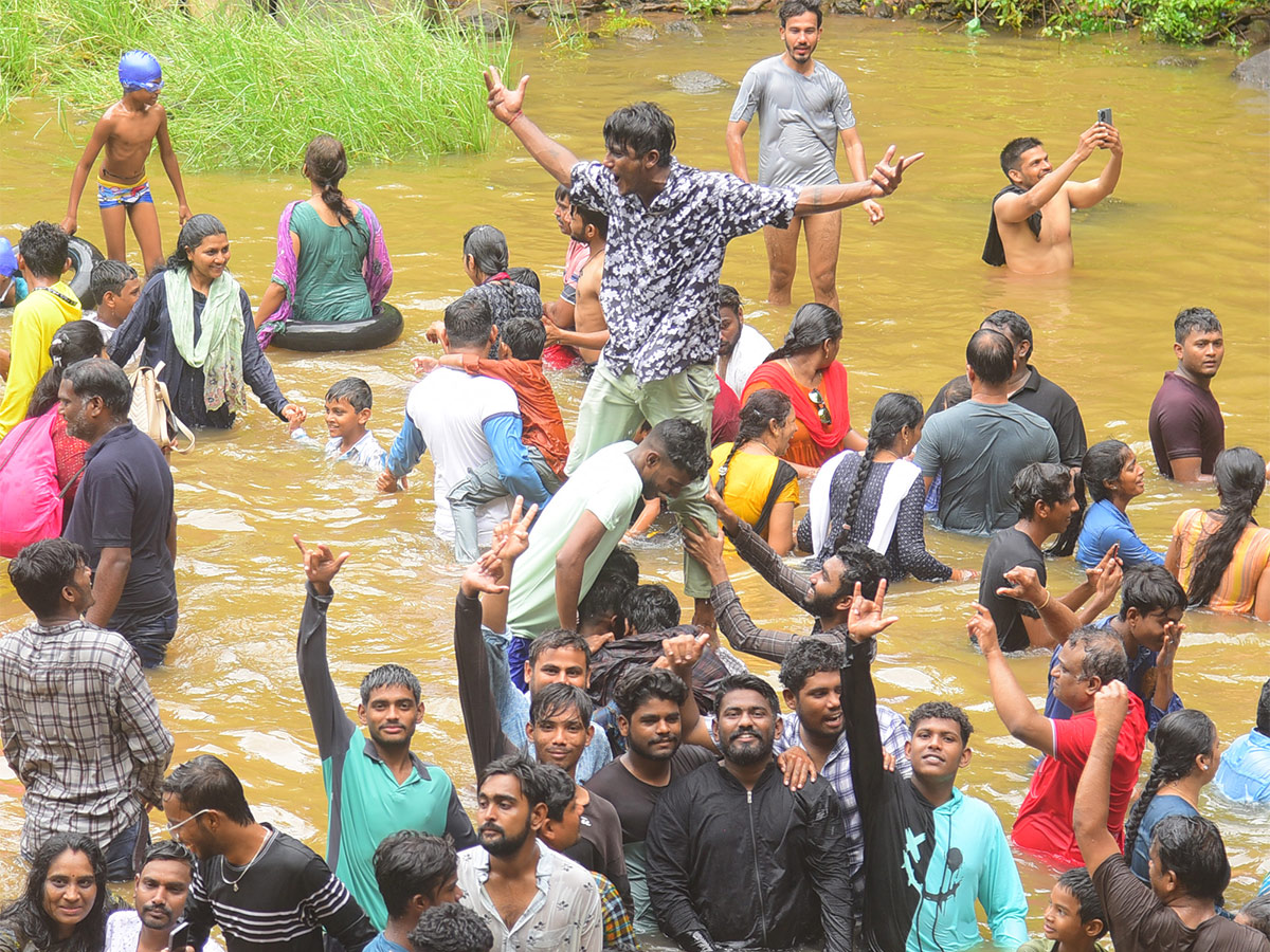 Sabitham Waterfalls Peddapalli Pics - Sakshi12