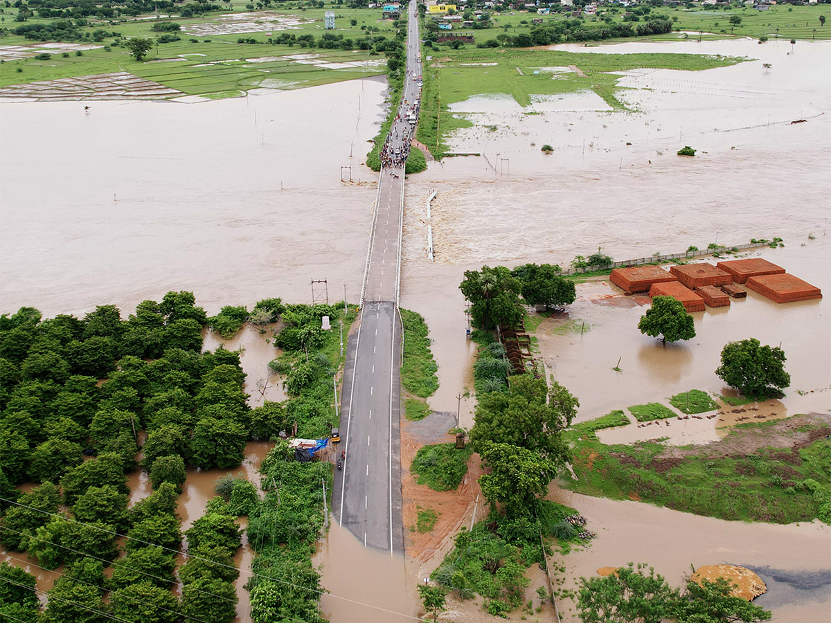 heavy rain in warangal district photos - Sakshi4
