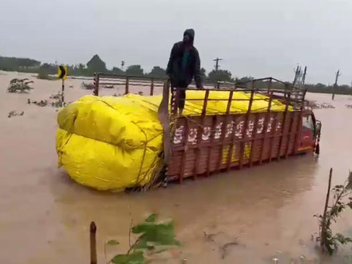 heavy rain in warangal district photos - Sakshi40