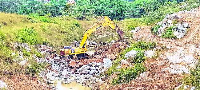 గుడిపల్లె మండలం ఒంటపల్లె వద్ద సాగుతున్న కాలువ పనులు 1