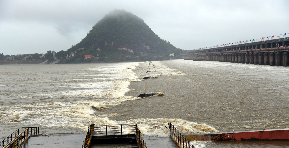 Andhra Pradesh: Huge inflows reported at Prakasam Barrage Photos - Sakshi9