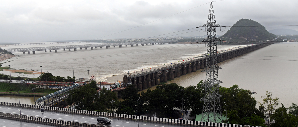 Andhra Pradesh: Huge inflows reported at Prakasam Barrage Photos - Sakshi10