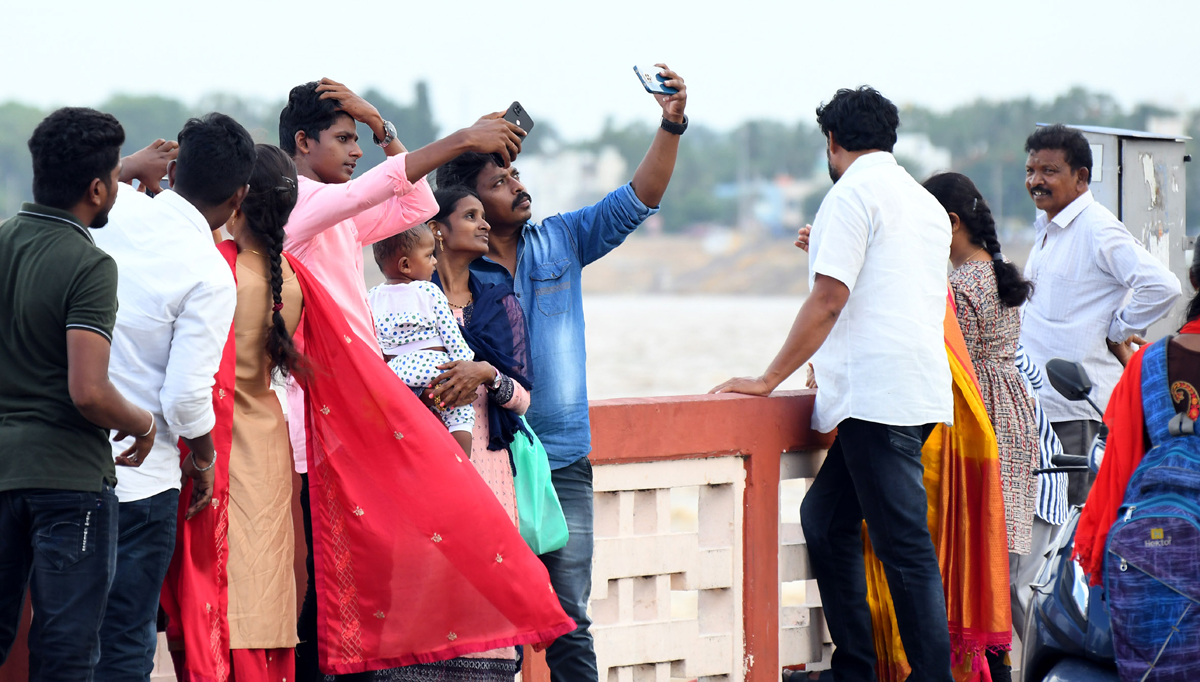 Andhra Pradesh: Huge inflows reported at Prakasam Barrage Photos - Sakshi13