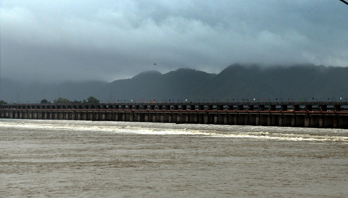 Andhra Pradesh: Huge inflows reported at Prakasam Barrage Photos - Sakshi15