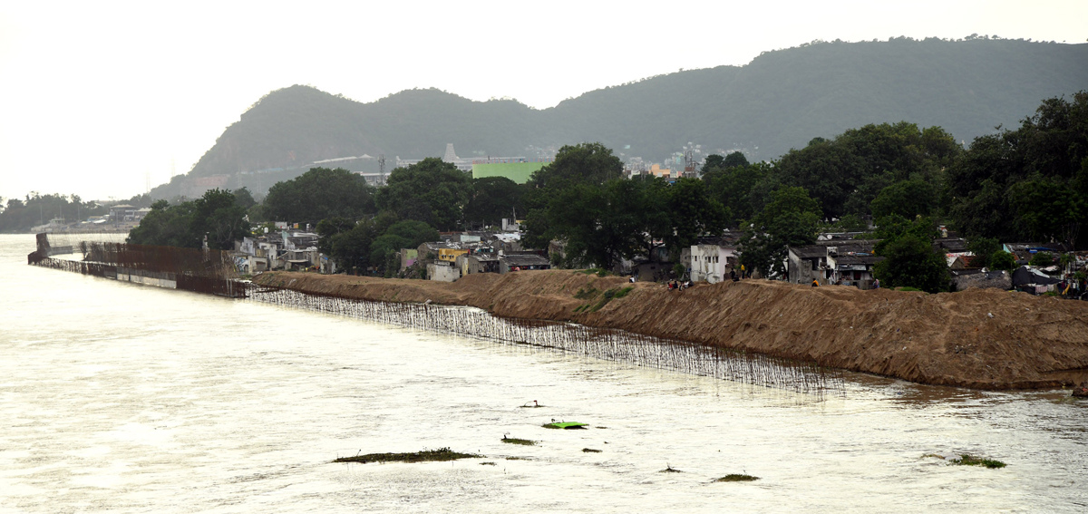 Andhra Pradesh: Huge inflows reported at Prakasam Barrage Photos - Sakshi17