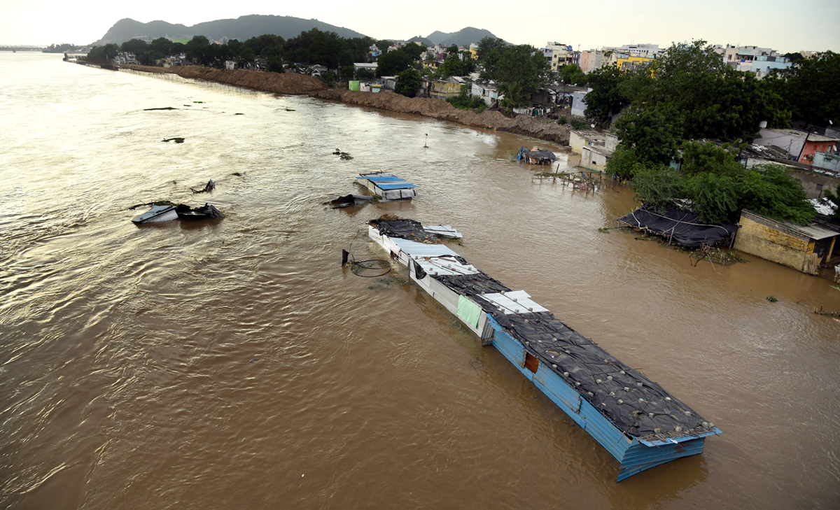 Andhra Pradesh: Huge inflows reported at Prakasam Barrage Photos - Sakshi18