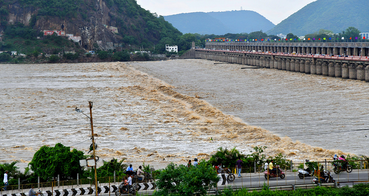 Andhra Pradesh: Huge inflows reported at Prakasam Barrage Photos - Sakshi20