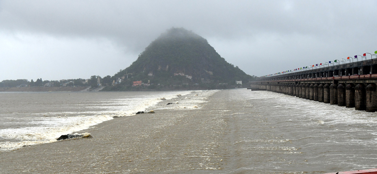 Andhra Pradesh: Huge inflows reported at Prakasam Barrage Photos - Sakshi23
