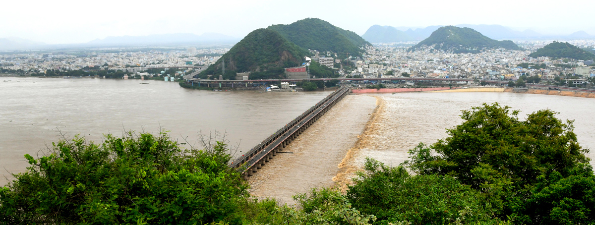 Andhra Pradesh: Huge inflows reported at Prakasam Barrage Photos - Sakshi4