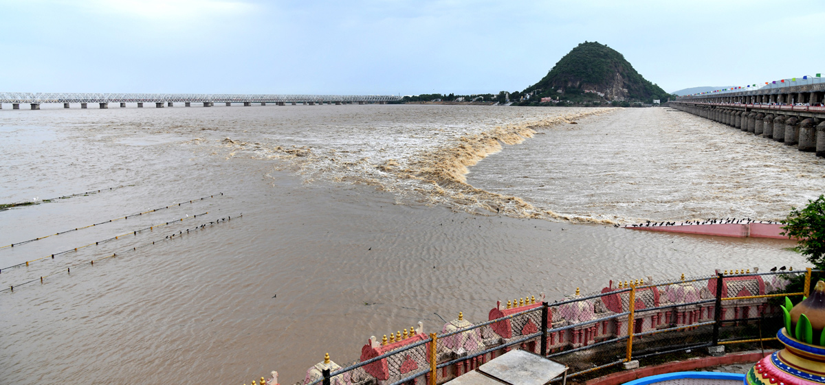 Andhra Pradesh: Huge inflows reported at Prakasam Barrage Photos - Sakshi6