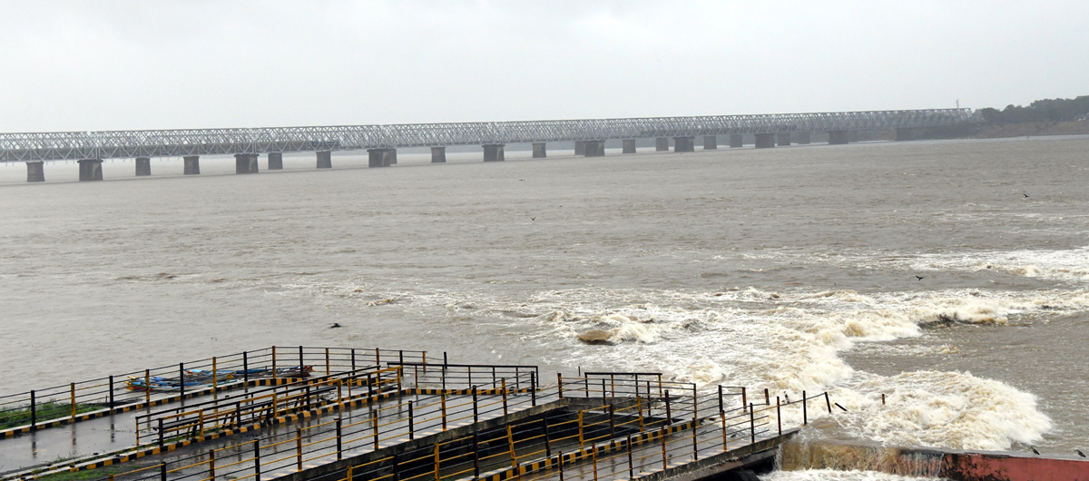 Andhra Pradesh: Huge inflows reported at Prakasam Barrage Photos - Sakshi7