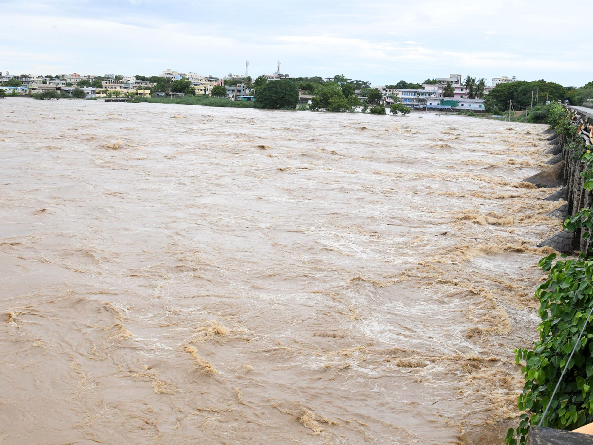 Godavari Water Level is Rising at Bhadrachalam - Sakshi9