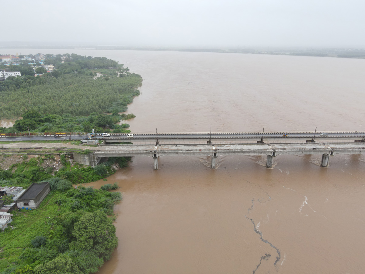 Godavari Water Level is Rising at Bhadrachalam - Sakshi16
