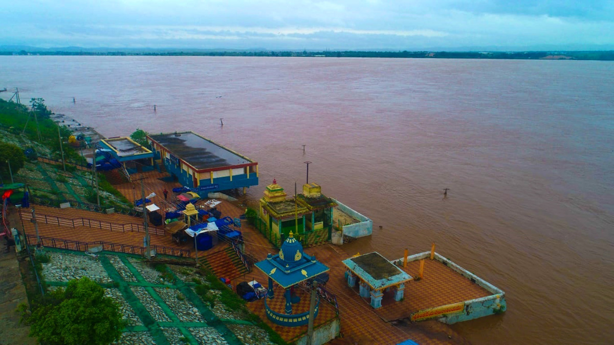Godavari Water Level is Rising at Bhadrachalam - Sakshi18