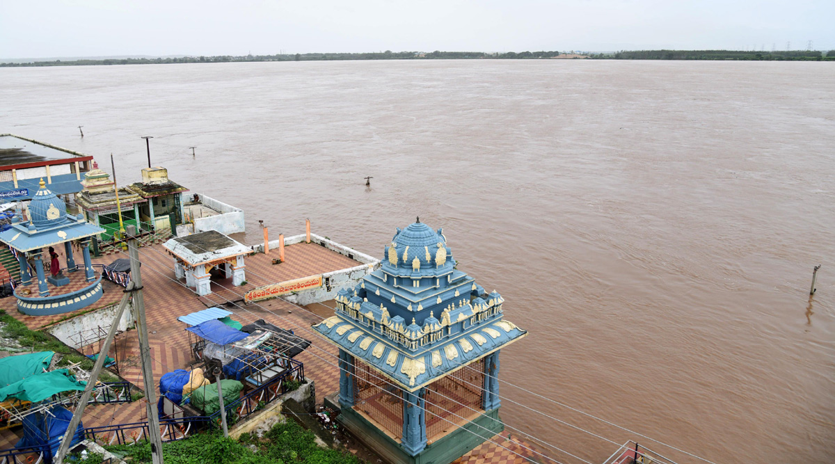 Godavari Water Level is Rising at Bhadrachalam - Sakshi4