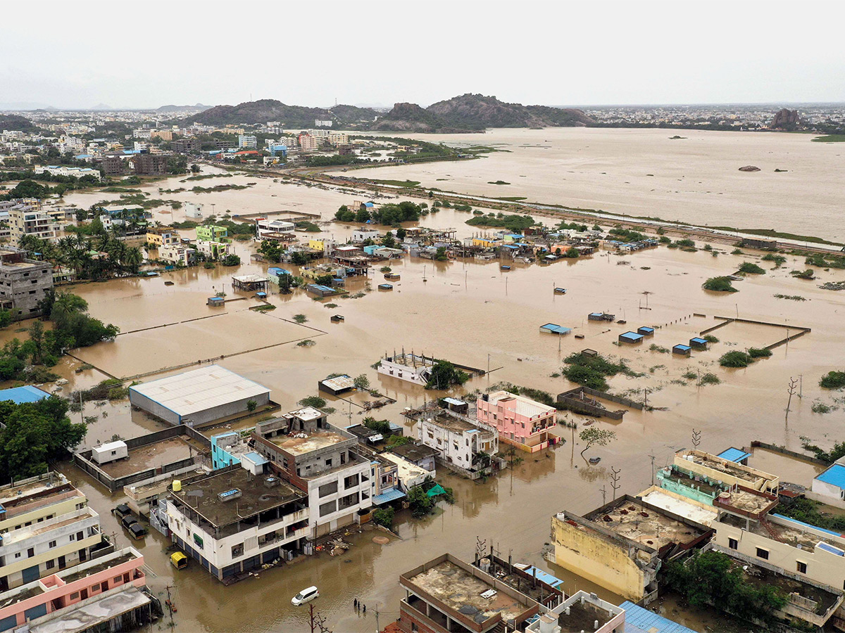 Photos: Flood Water In Warangal City Due To Heavy Rains - Sakshi