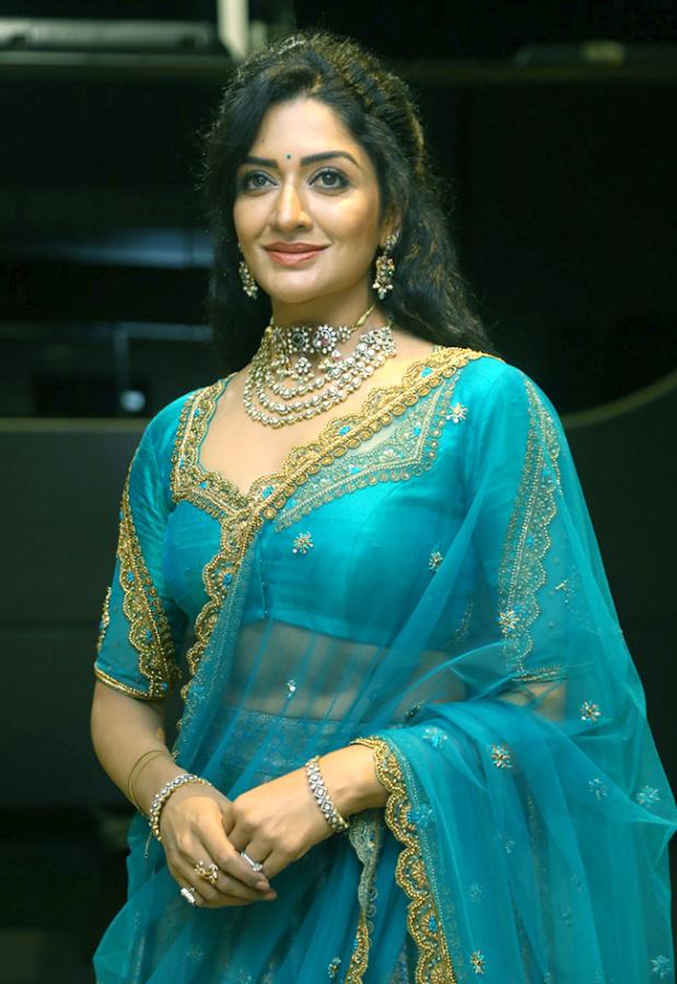 Actress Vimala Raman New Pics at Rudrangi Movie - Sakshi37