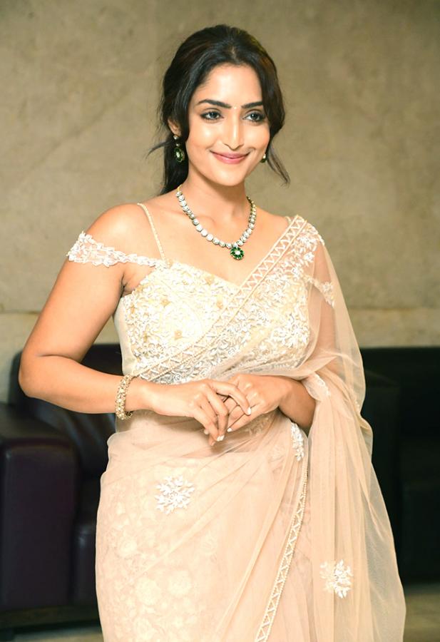 Heroine Reba Monica John Exclusive Photos - Sakshi18