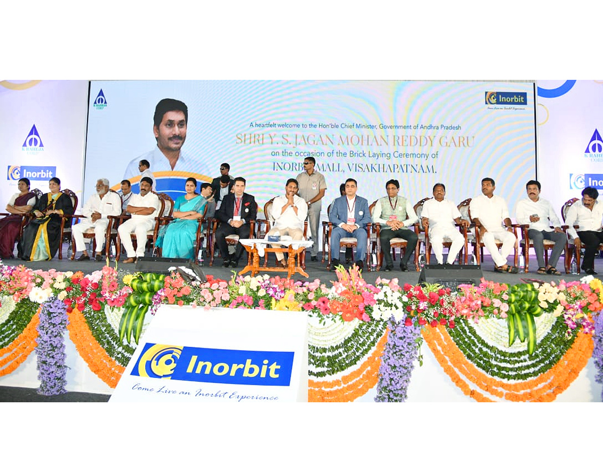 CM YS Jagan Visakha Tour Photos - Sakshi7