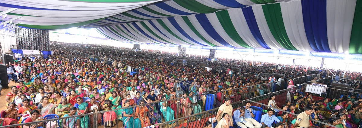 Huge Crowd At CM YS Jagans Amalapuram Public Meeting - Sakshi13