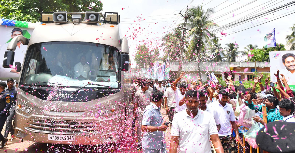 Huge Crowd At CM YS Jagans Amalapuram Public Meeting - Sakshi14