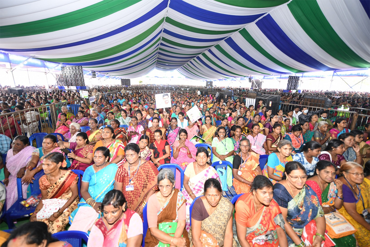 Huge Crowd At CM YS Jagans Amalapuram Public Meeting - Sakshi19