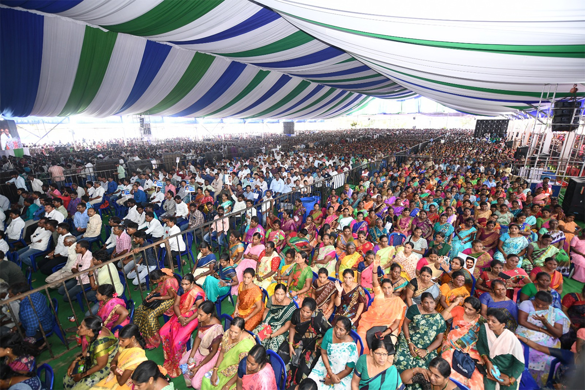 Huge Crowd At CM YS Jagans Amalapuram Public Meeting - Sakshi24