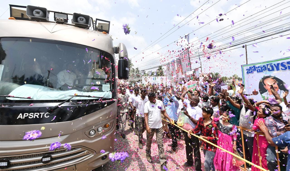 Huge Crowd At CM YS Jagans Amalapuram Public Meeting - Sakshi27