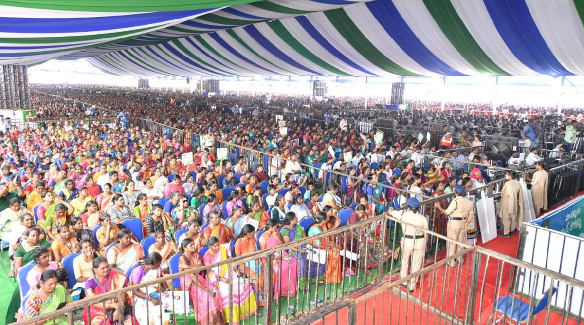 Huge Crowd At CM YS Jagans Amalapuram Public Meeting - Sakshi3