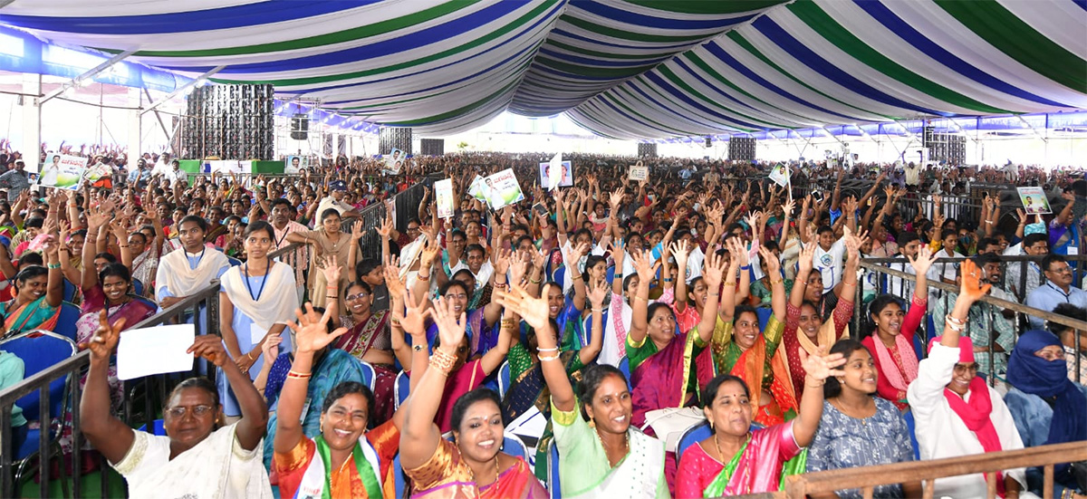 Huge Crowd At CM YS Jagans Amalapuram Public Meeting - Sakshi30