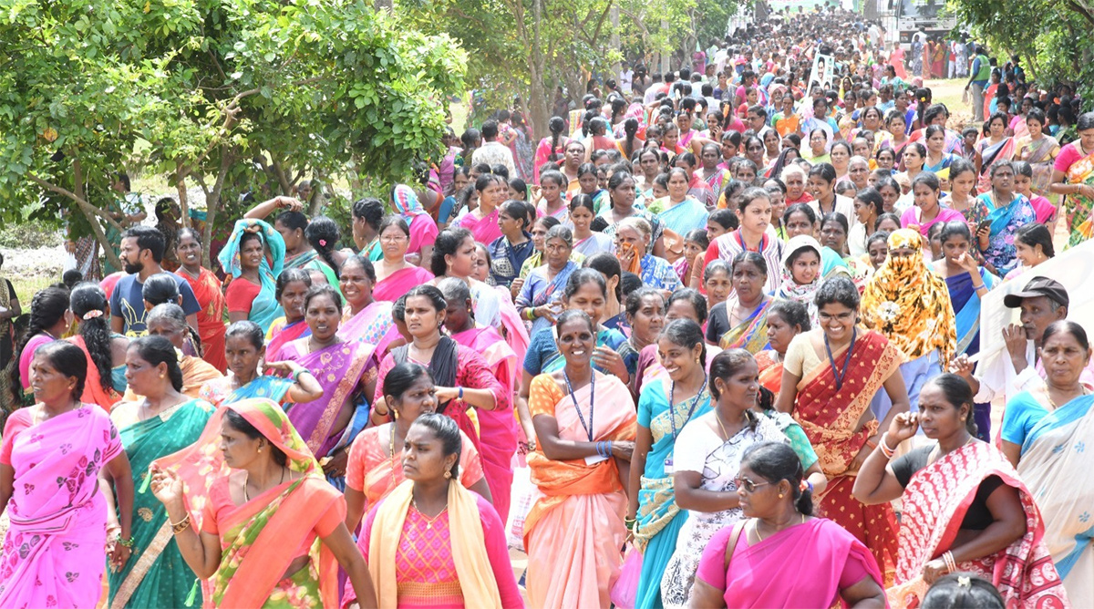 Huge Crowd At CM YS Jagans Amalapuram Public Meeting - Sakshi34