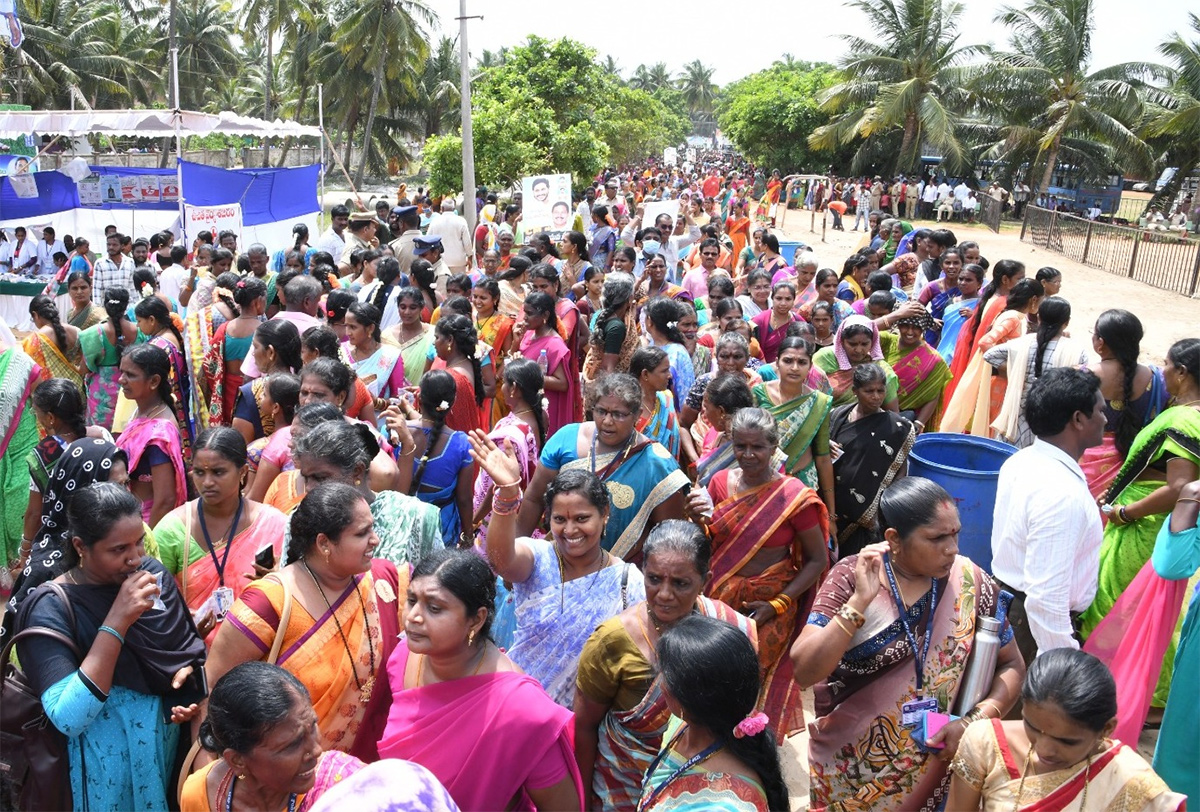 Huge Crowd At CM YS Jagans Amalapuram Public Meeting - Sakshi4