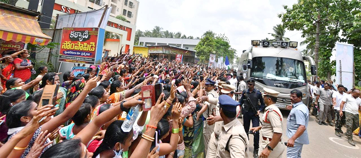 Huge Crowd At CM YS Jagans Amalapuram Public Meeting - Sakshi35
