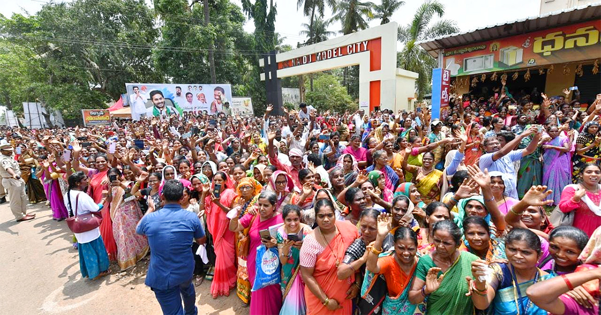 Huge Crowd At CM YS Jagans Amalapuram Public Meeting - Sakshi36