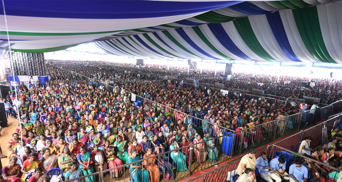 Huge Crowd At CM YS Jagans Amalapuram Public Meeting - Sakshi6