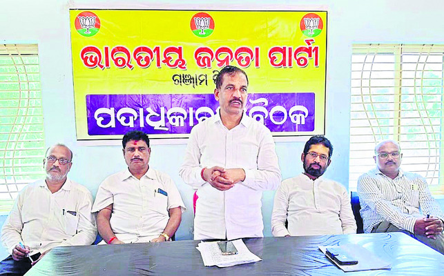 మాట్లాడుతూన్న అధ్యక్షుడు భిబుతి భూషణ్ జెనా1