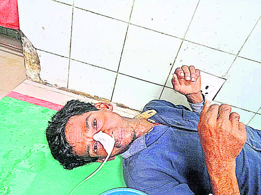 చికిత్సపొందుతున్న పోలినాయుడు1